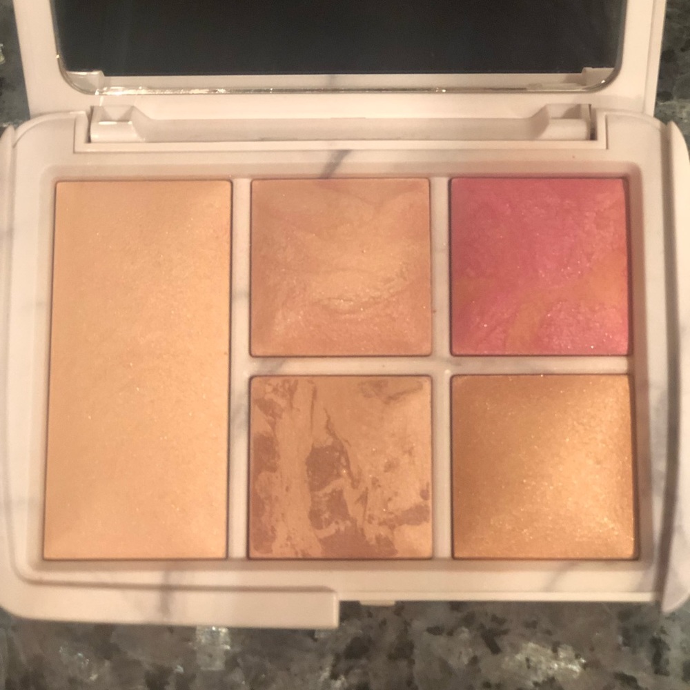 Hourglass Ambient Light palette